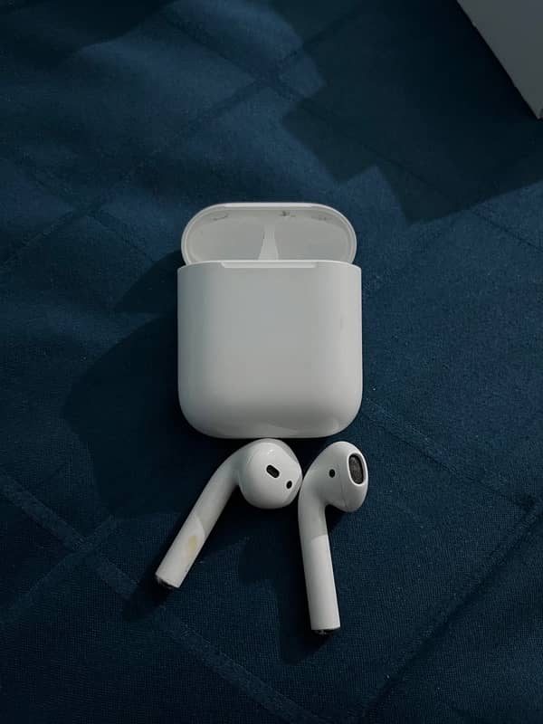 Airpods generation 2 (USA variant) 6