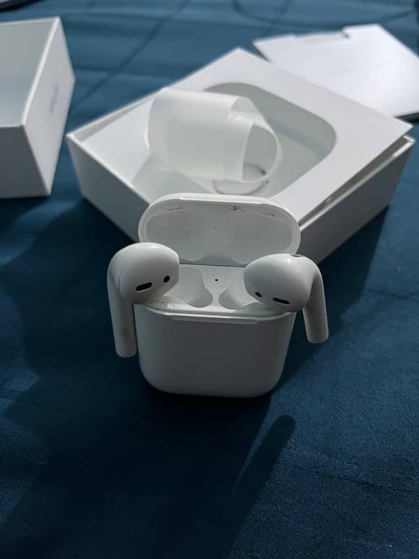 Airpods generation 2 (USA variant) 7