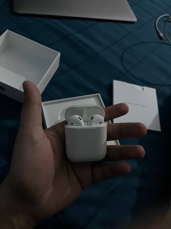 Airpods generation 2 (USA variant) 8