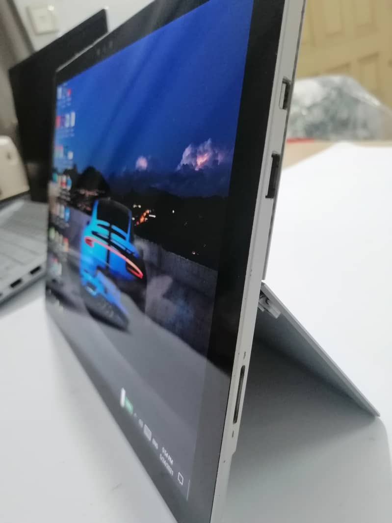 Microsoft surface pro 4 with 8 GB Ram 256GB Rom 8