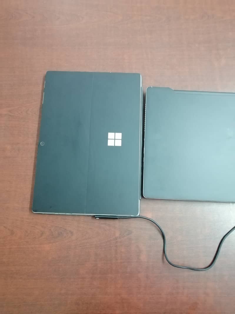 Microsoft surface pro 4 with 8 GB Ram 256GB Rom 10