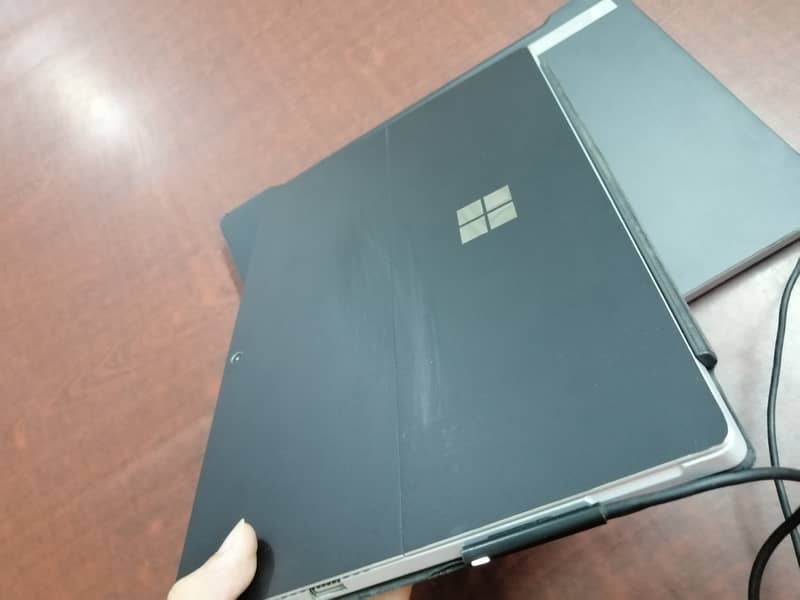 Microsoft surface pro 4 with 8 GB Ram 256GB Rom 11