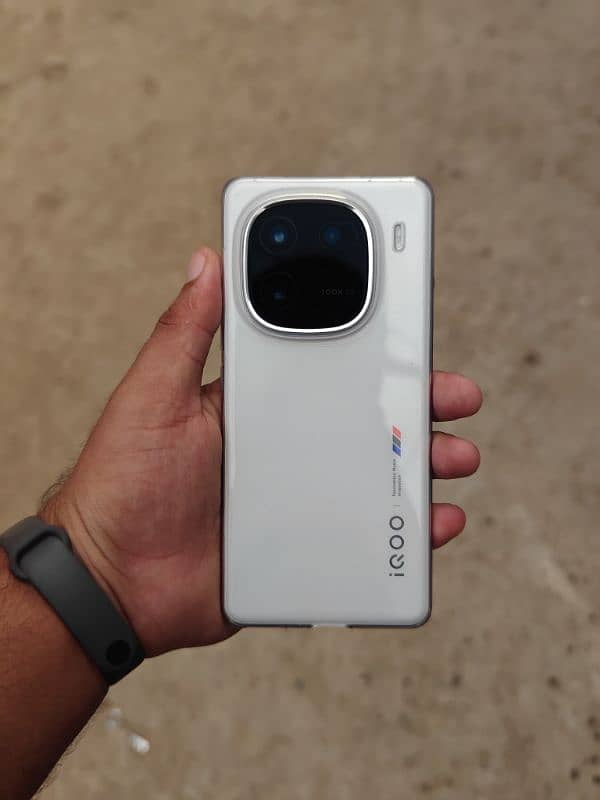 Vivo Iqoo 12 (NON-PTA) 5