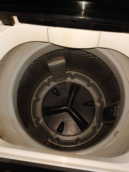 Automatic Dawlance washing machine 1