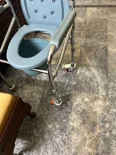 Commode chair for elderly / Bathroom chair