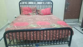 Iron bed in good condition