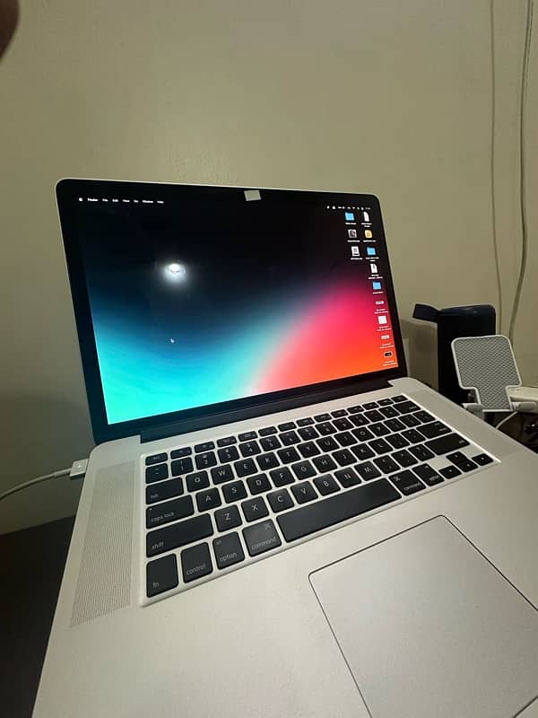 Macbook pro 2015 15inch 16/512 2gb card 3