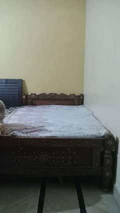 single wooden bed