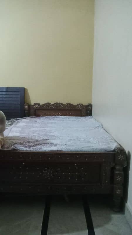 single wooden bed 0