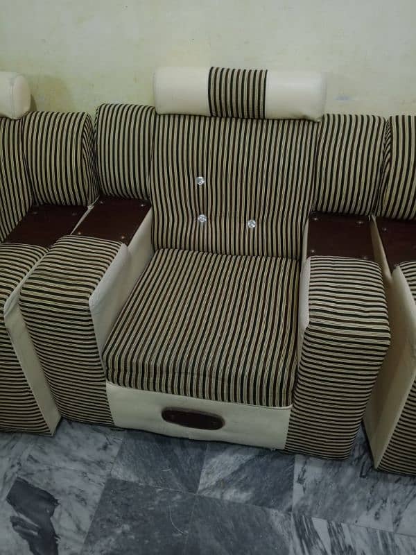 I'm selling my sofa set 2