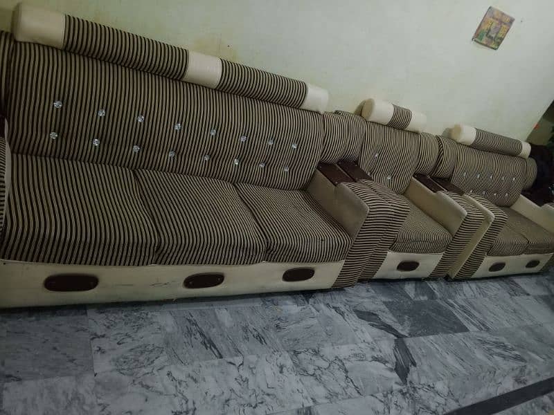 I'm selling my sofa set 3