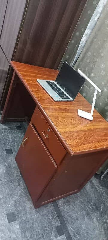 Computer Table 1