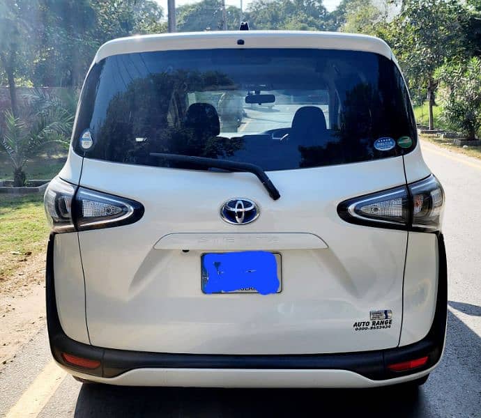 Toyota Sienta 2018 1