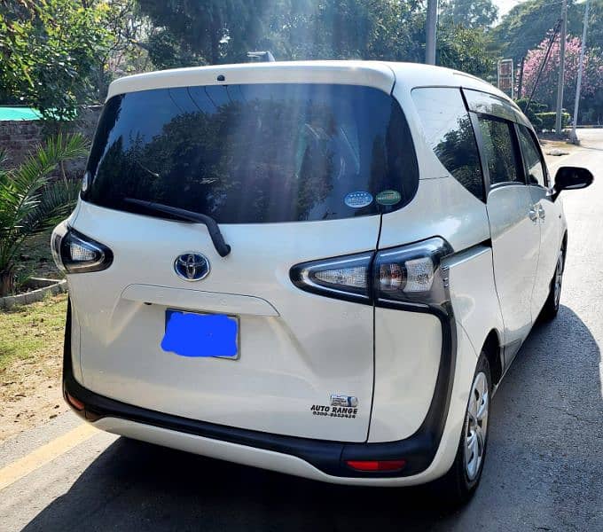 Toyota Sienta 2018 6