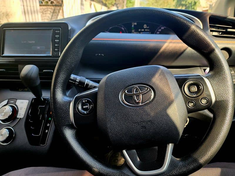 Toyota Sienta 2018 8