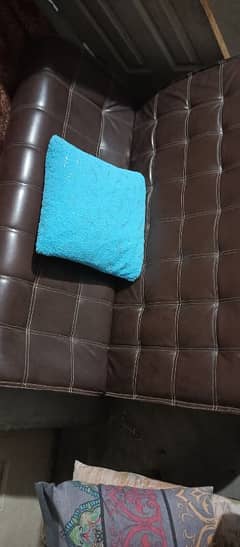 ek 2 Seater sofa very good condition