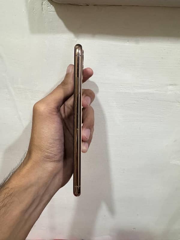 IPHONE 11 PRO MAX 256GB 4