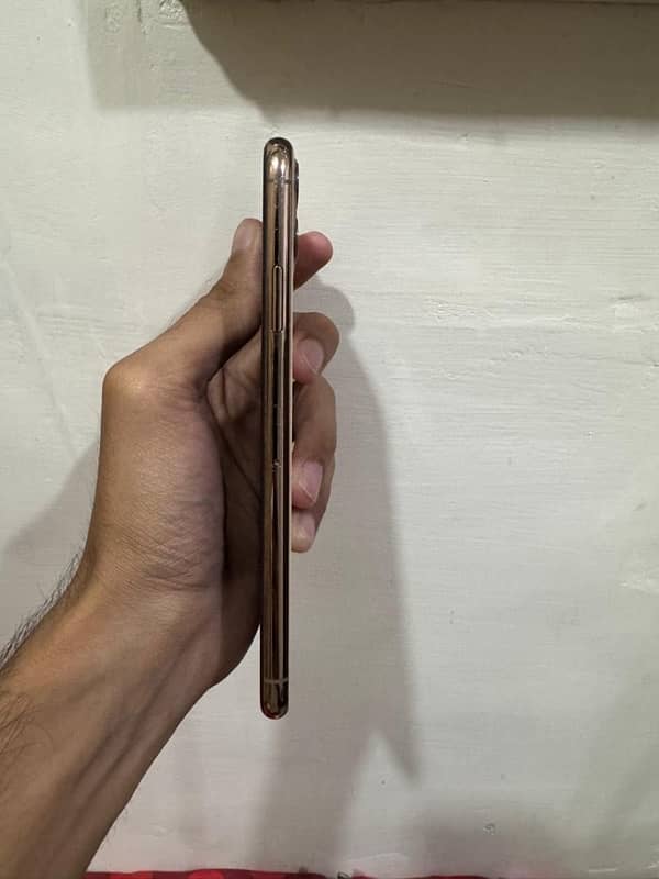 IPHONE 11 PRO MAX 256GB 5