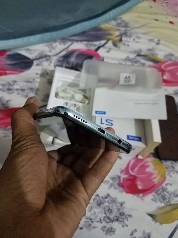 vivo s1 4gb 128gb with box charger 7