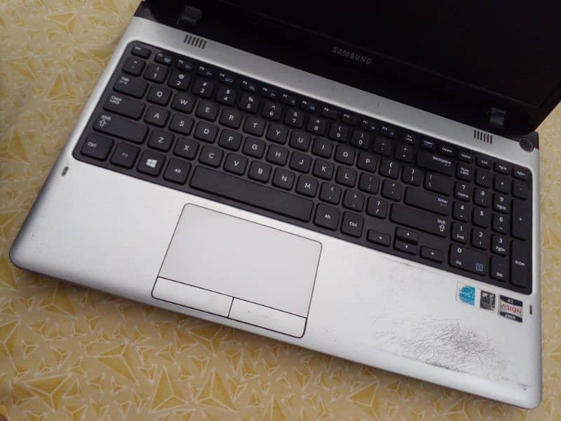 Samsung Notebook NP355E5C 1