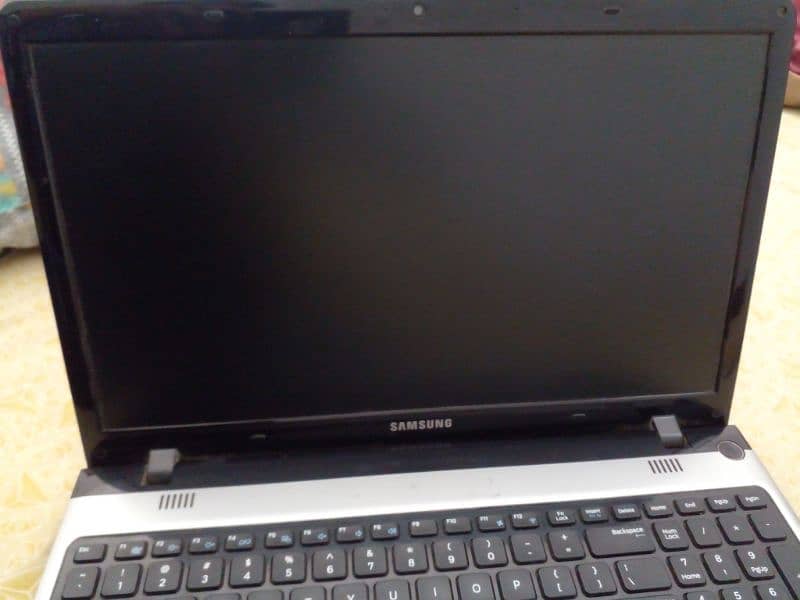 Samsung Notebook NP355E5C 2