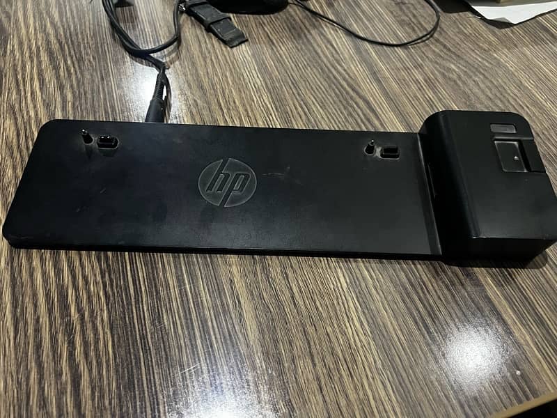 HP 2 docking stations 1