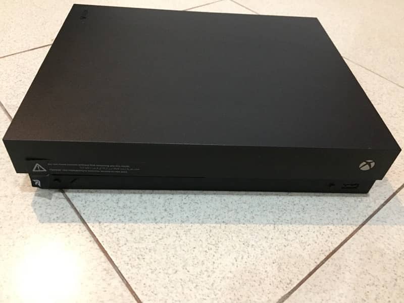 Xbox one X 1 TB with box and controller 3