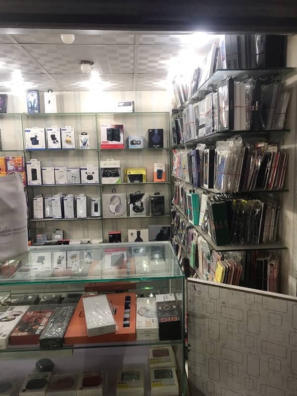 Mobile accessories shop 2