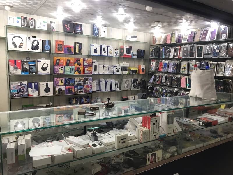 Mobile accessories shop 3