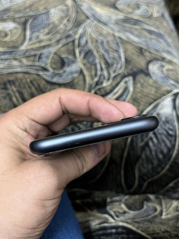 iphone 11 Non-PTA 64GB 9/10 3