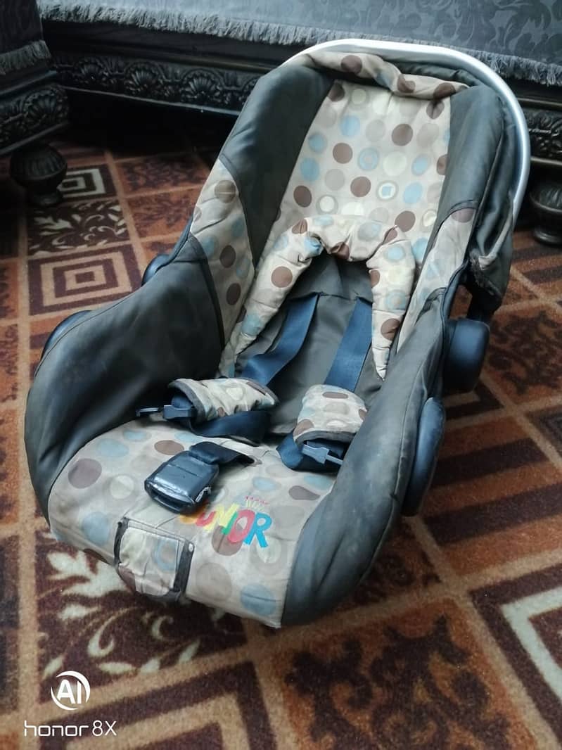 car seat for babies in good working condition reasonable price 0