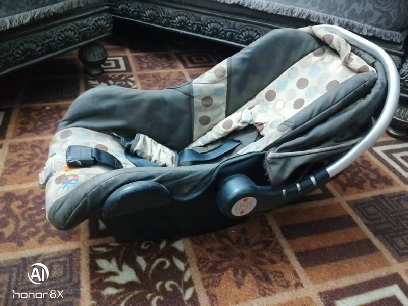 car seat for babies in good working condition reasonable price 1