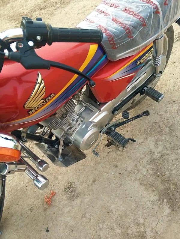 Honda 125 11/12 mdl sargodha no new condition Zero bike documint clear 3