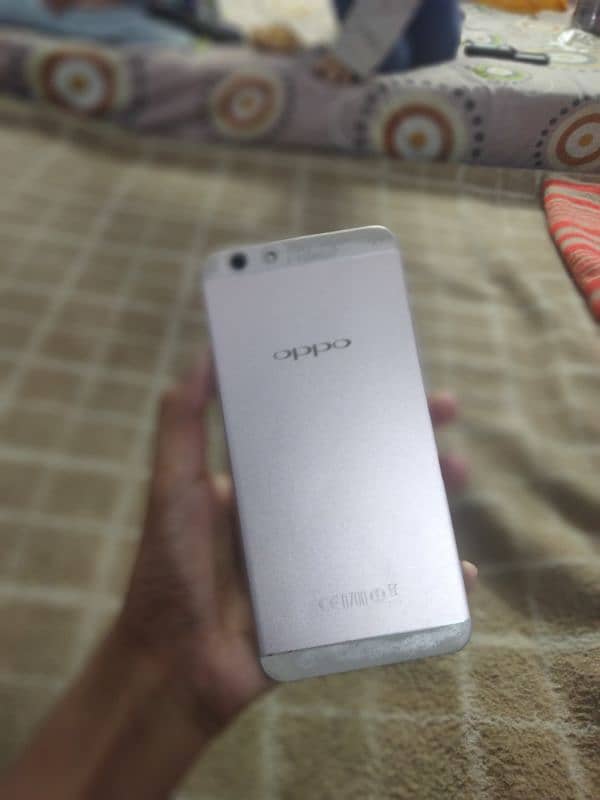 OPPO F1S 1