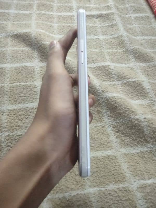 OPPO F1S 3