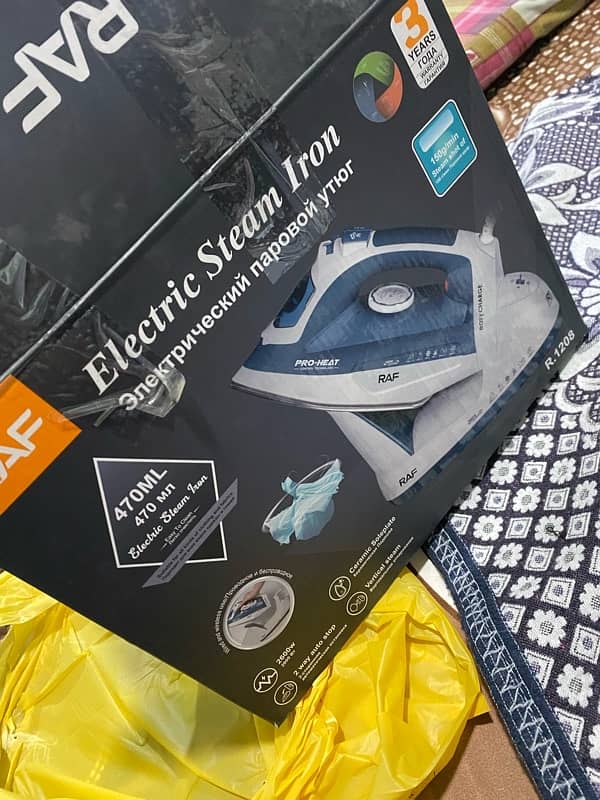 RAF Steam iron with wireless option and stand 0