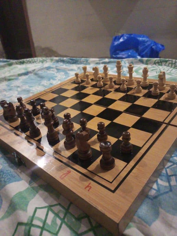 Brand new chess with box (chess,toys,cycle,monopoly,ludo,uno,games) 0