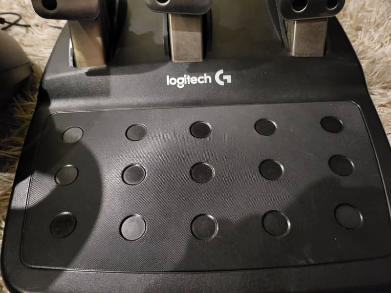 Logitech G920 Steering wheel plus shifter 2