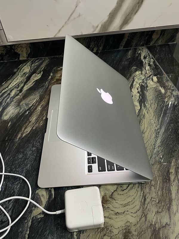 Apple MacBook Air 13.3 inch, 2017 1