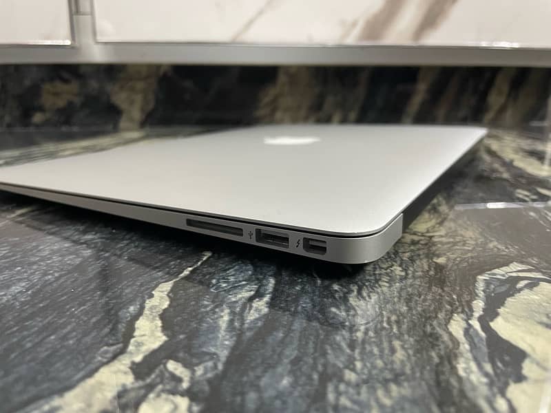 Apple MacBook Air 13.3 inch, 2017 4