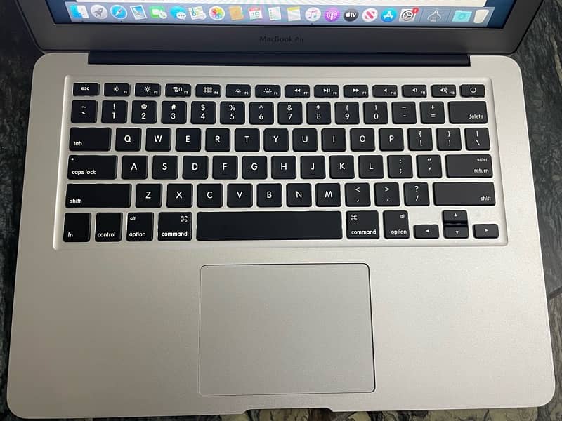 Apple MacBook Air 13.3 inch, 2017 5