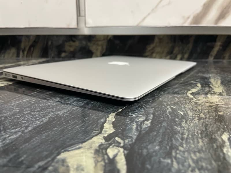 Apple MacBook Air 13.3 inch, 2017 7