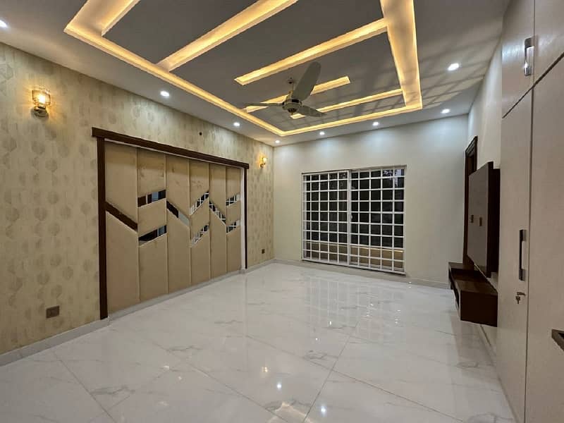 10 Marla House For Sale In Ghaznavi Block Bahria Town Lahore 4