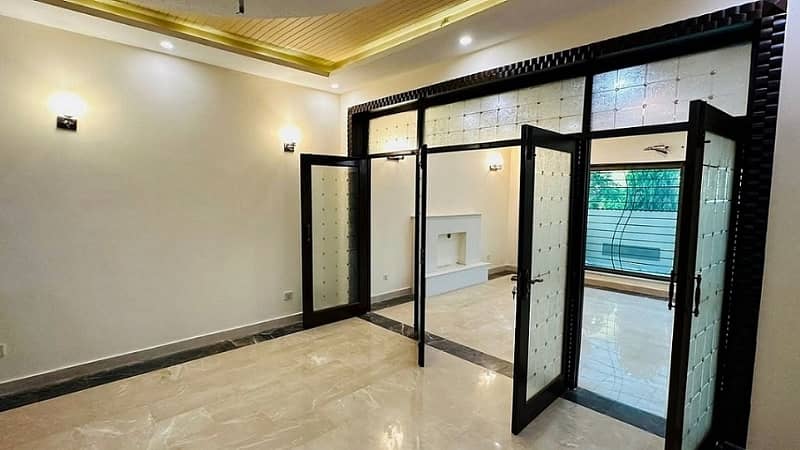 10 Marla House For Sale In Jasmine Block Bahria Town Lahore 3