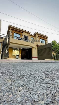 10 Marla House For Sale In Chambelli Block Bahria Town Lahore