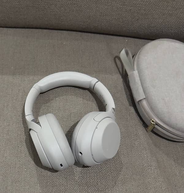 Sony Headphones - Xm4 2