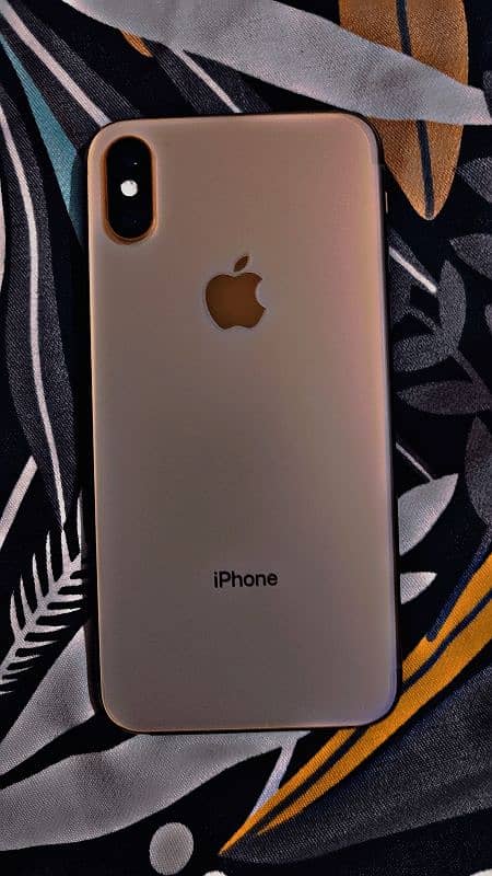 iPhone xs non FU 64  demanding color golden 10/10 condition with box 3