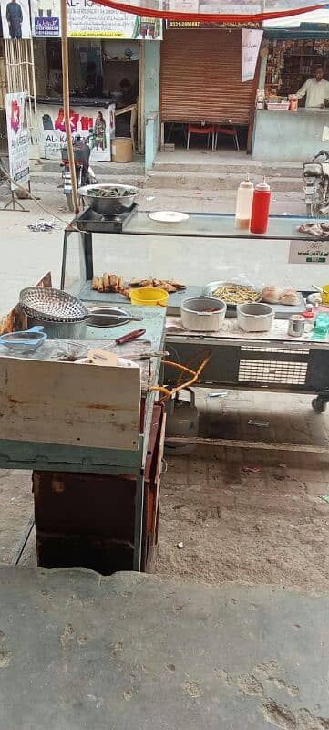 Roll samosay burger or fries ka setup urgent sell 5