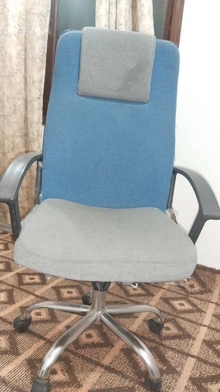 computer and office chair condition 10/8 0