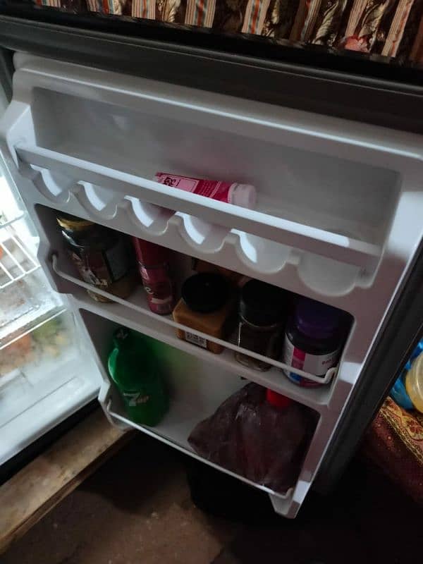 dawlance room fridge for sale 1